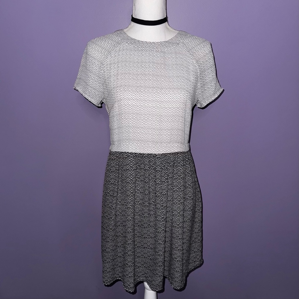 Lorena Rose Black and White Chevron Dress